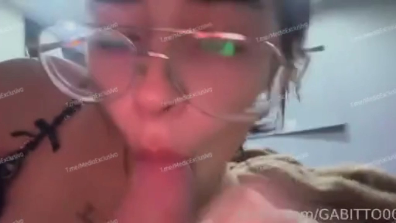 La Gabito mamando verga