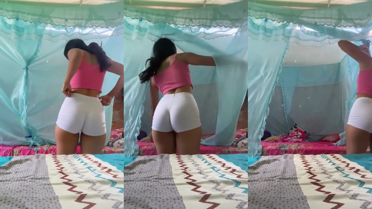 Nayeli Garcia mostrando el culo a sus Fans