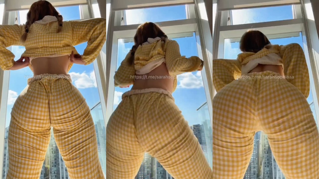 Sarah Sophia rebotando el culo