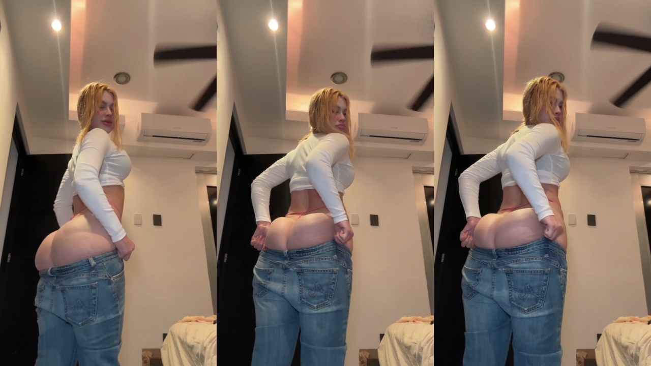 Sofia alegria enseñando el culo